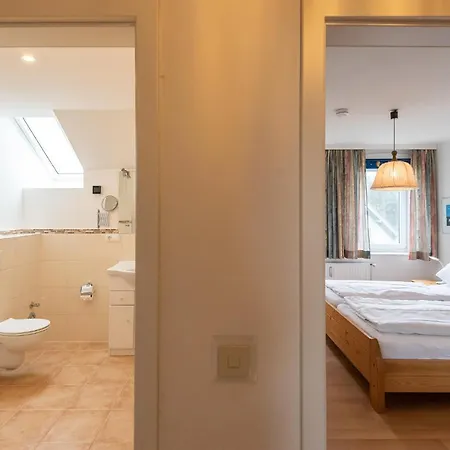 Haus Decker, App 3